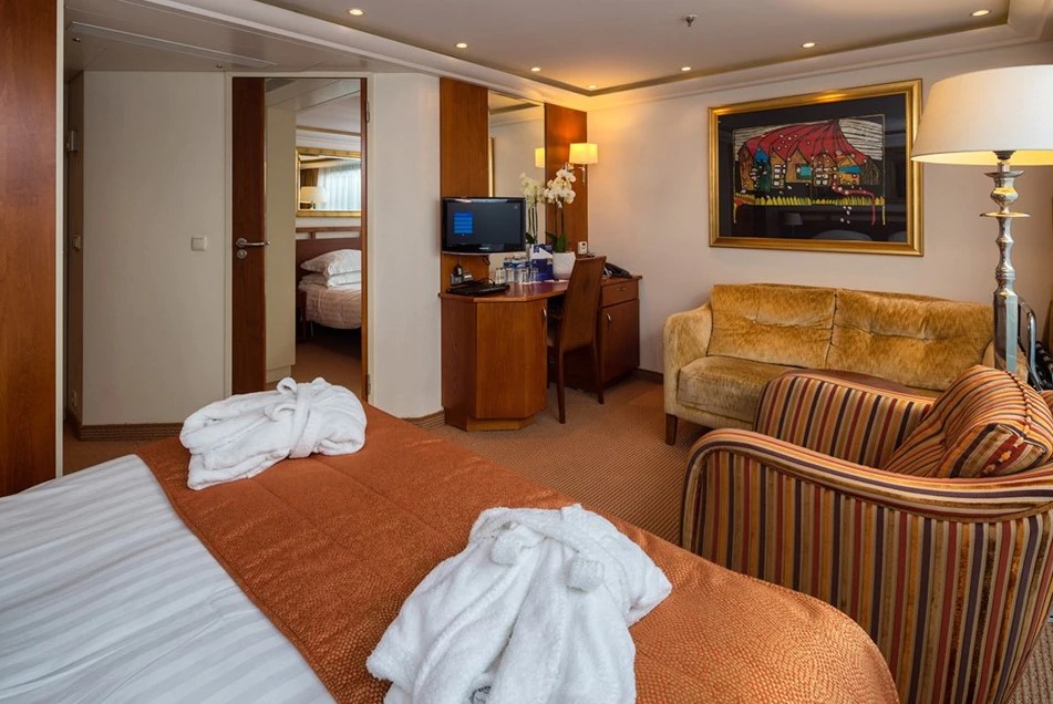 AmaWaterways - AmaCello - Suite 1.jpg